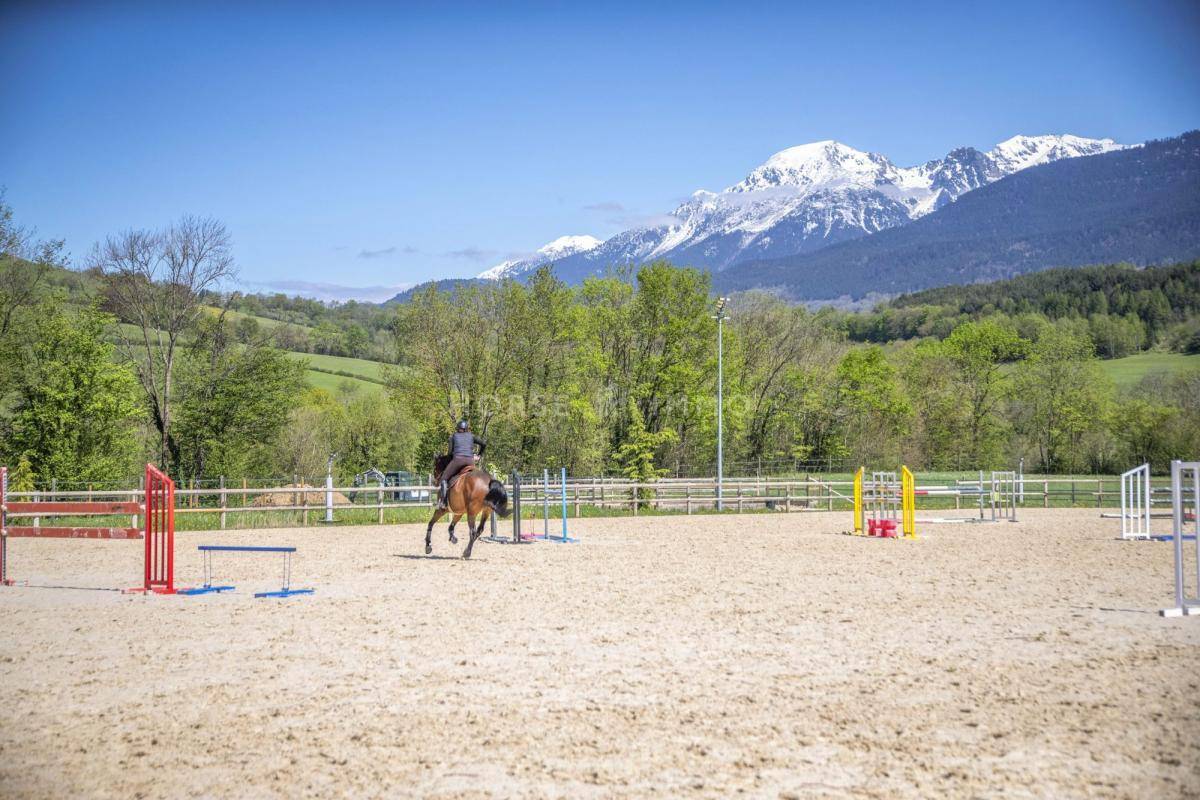 Centro di stagione cavallo In vendita Isère