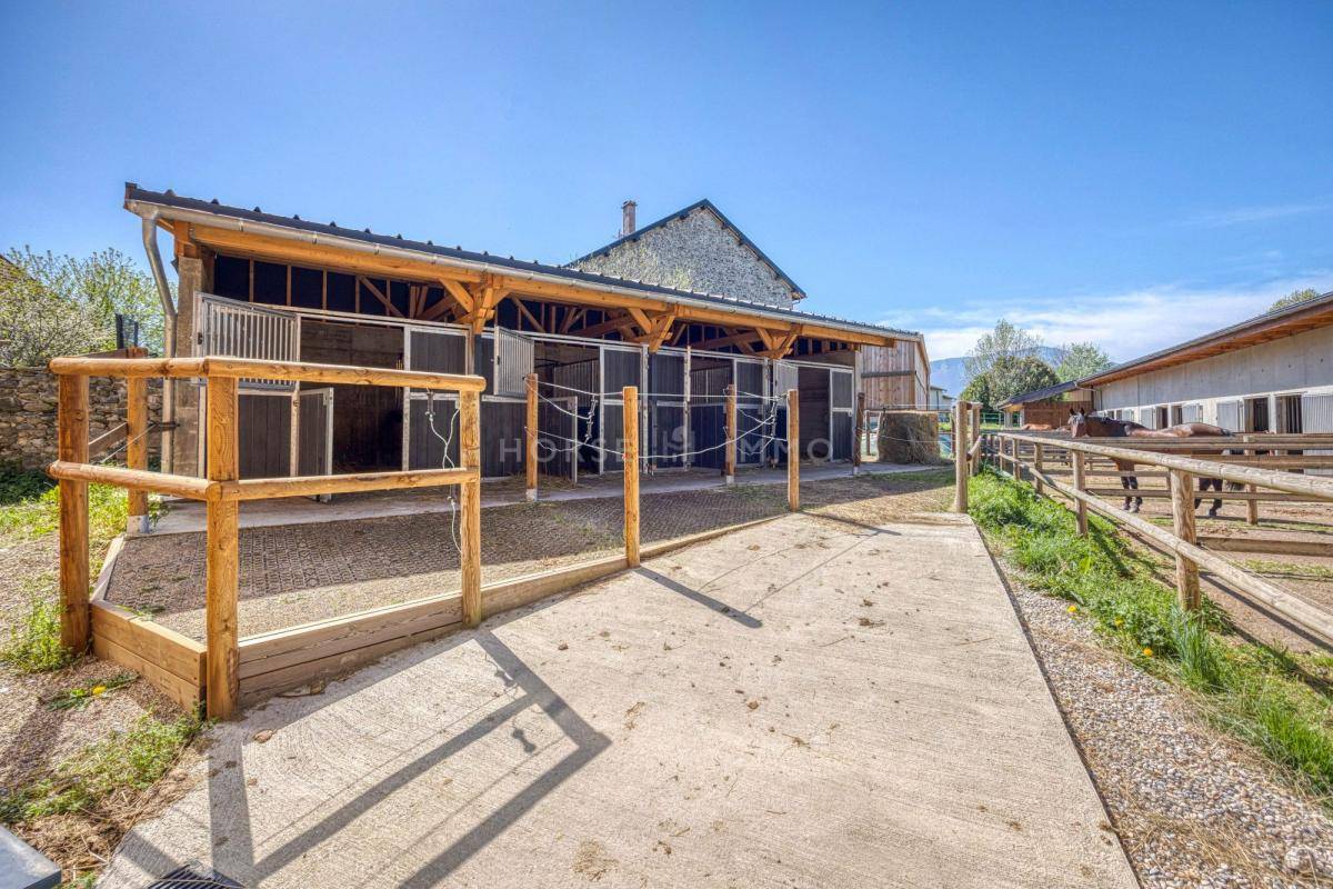 Centro di stagione cavallo In vendita Isère