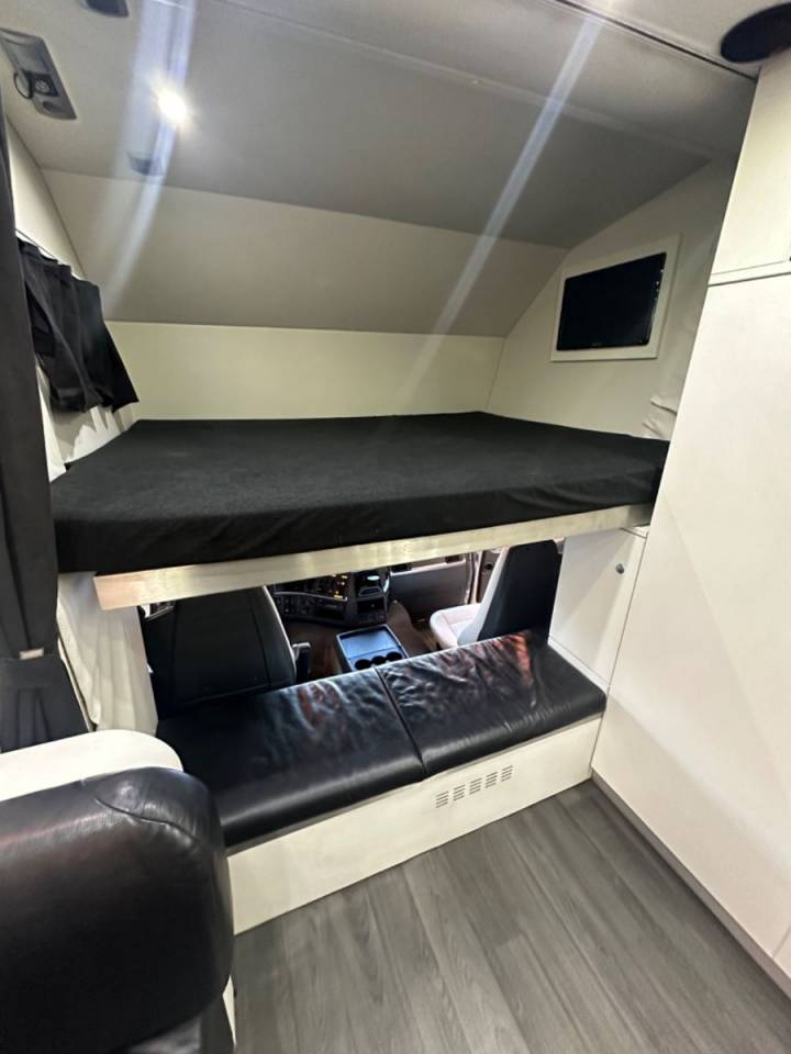 Camion per Cavalli Altra marca VOLVO 0 Occasione