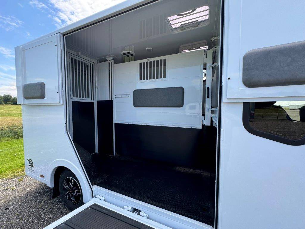 Van per Cavalli TBST RENAULT MASTER 2024 Nuovo