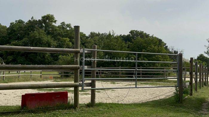 Proprietà equestre In vendita Drôme