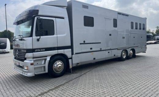Camion per Cavalli Mercedes actros 2000 Occasione