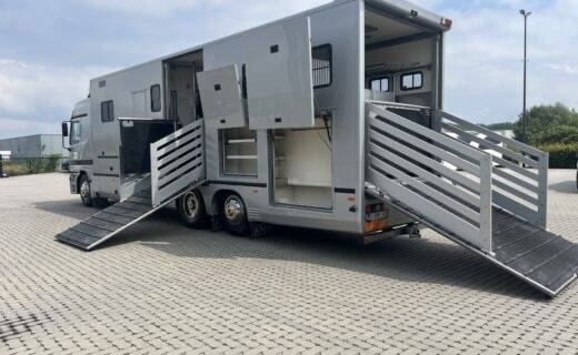 Camion per Cavalli Mercedes actros 2000 Occasione