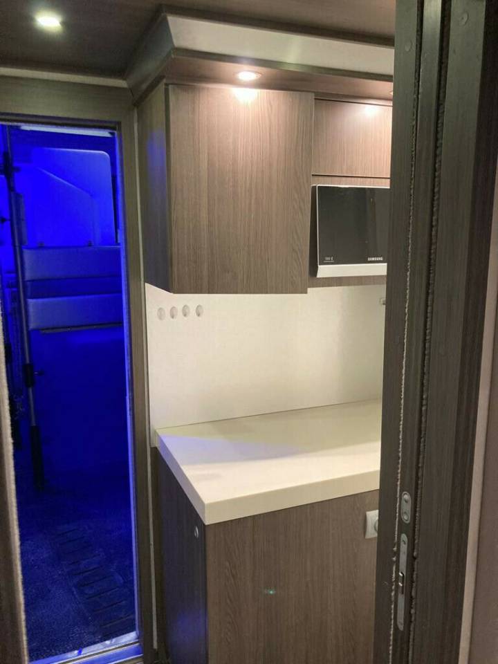 Camion per Cavalli Iveco IVECO 0 Occasione