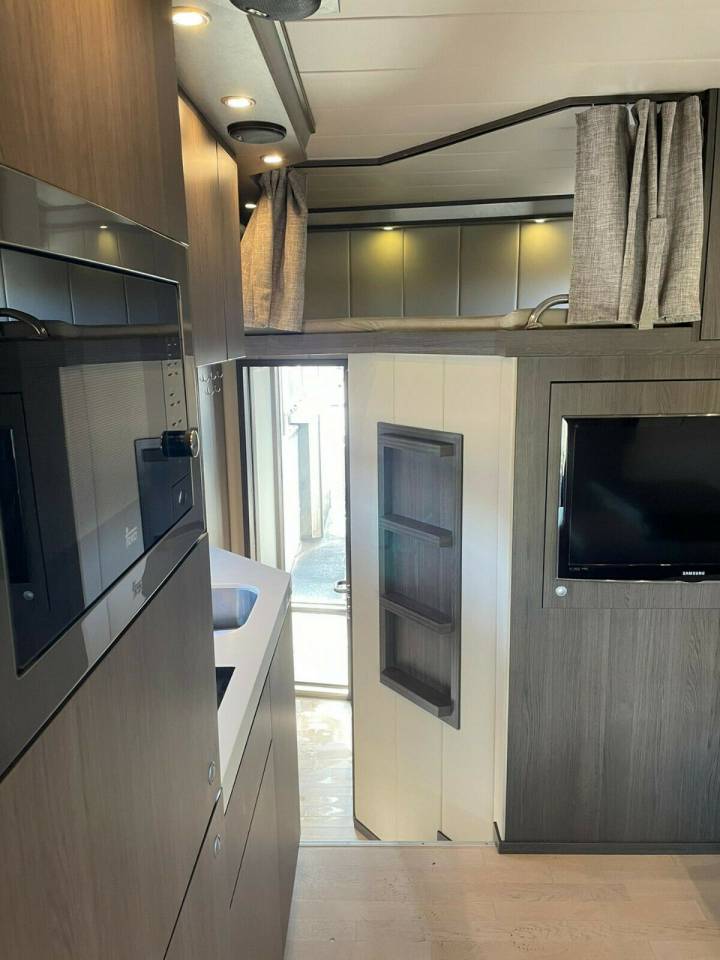 Camion per Cavalli Iveco IVECO 0 Occasione