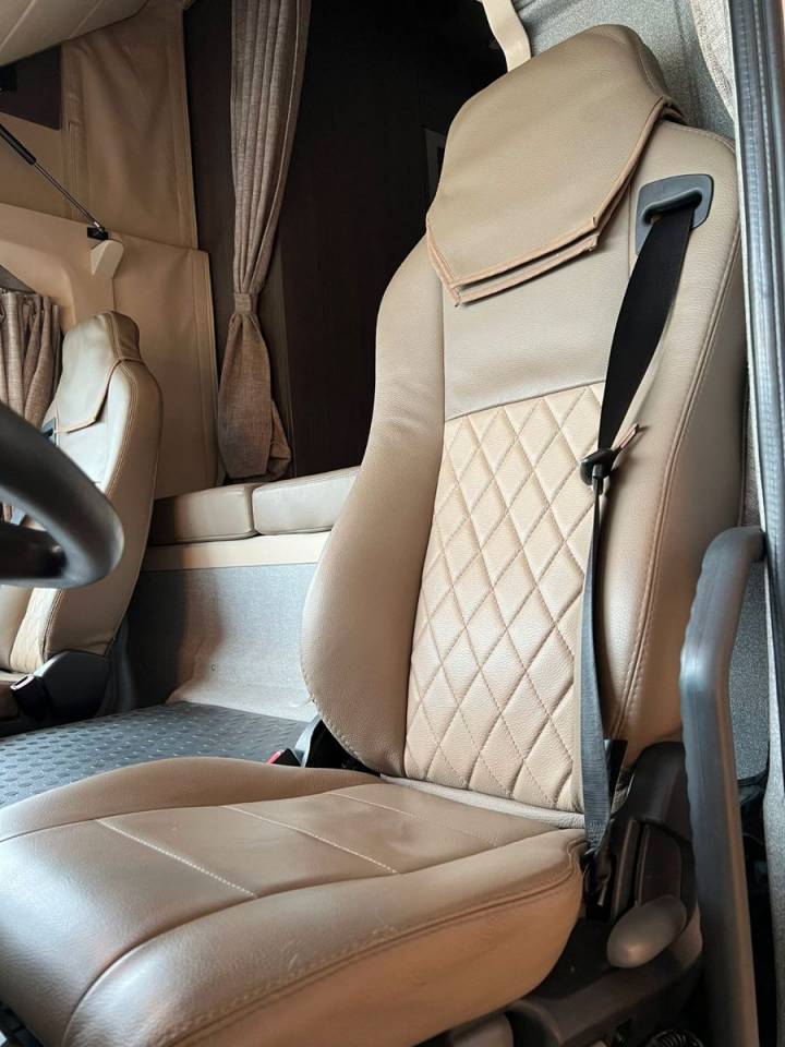 Camion per Cavalli Iveco IVECO 0 Occasione