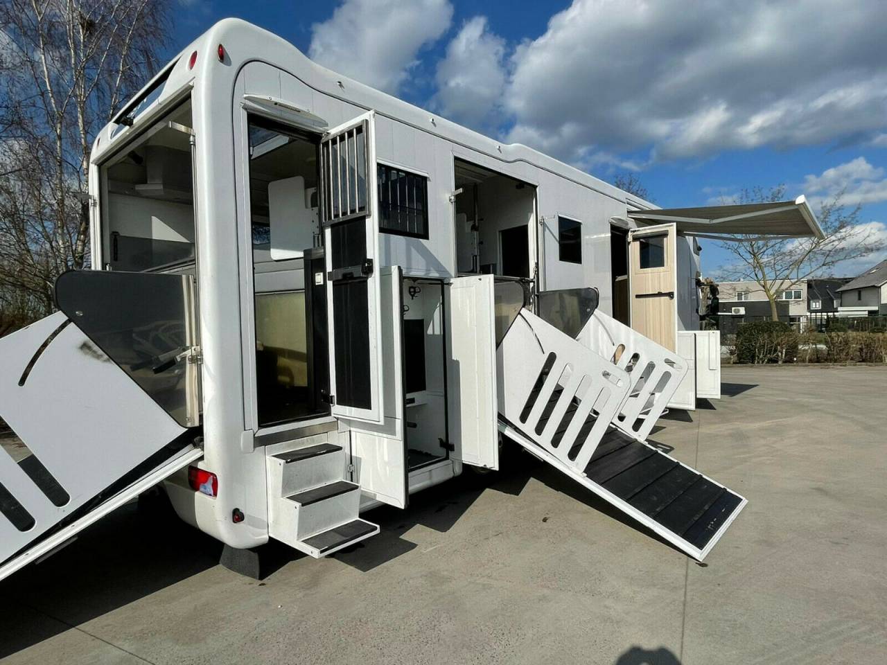 Camion per Cavalli Iveco IVECO 0 Occasione