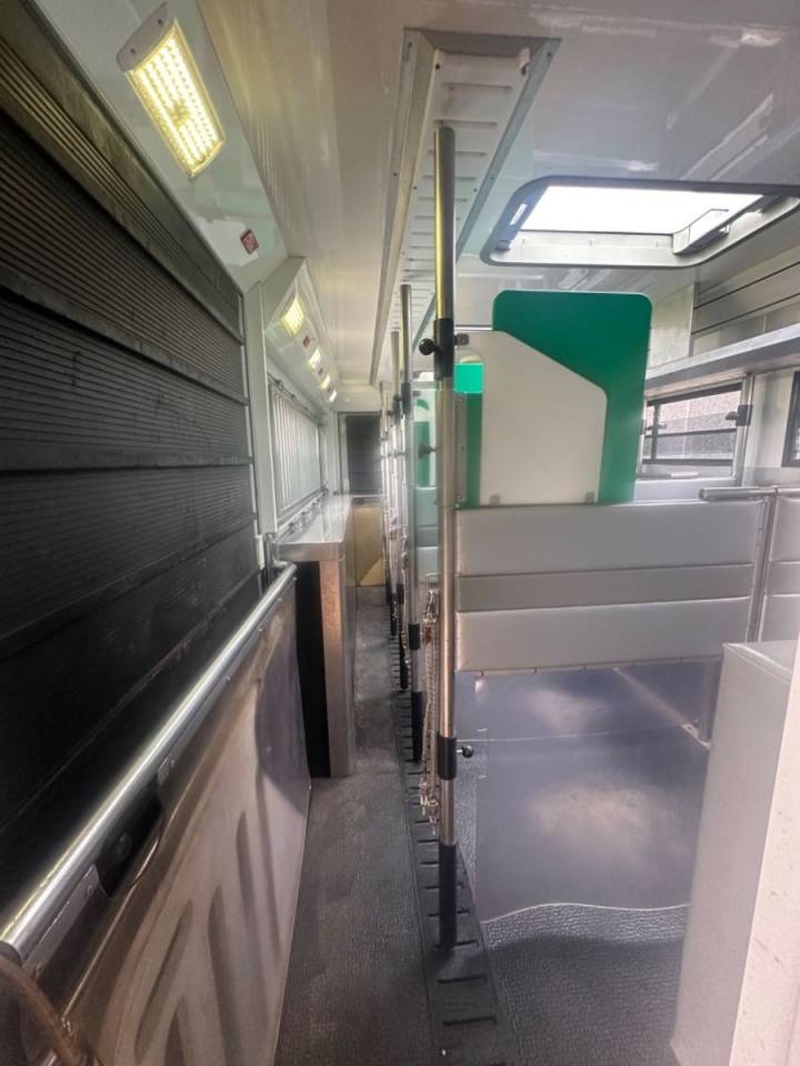 Camion per Cavalli Altra marca VOLVO 0 Occasione