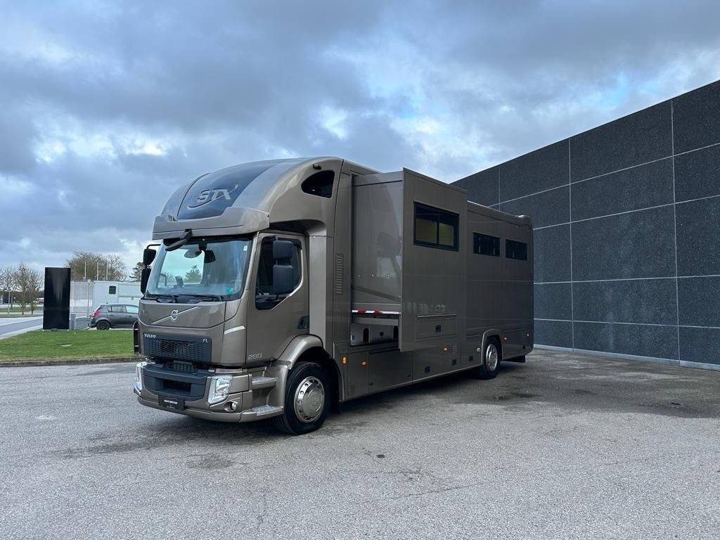 Camion per Cavalli Altra marca VOLVO 0 Occasione