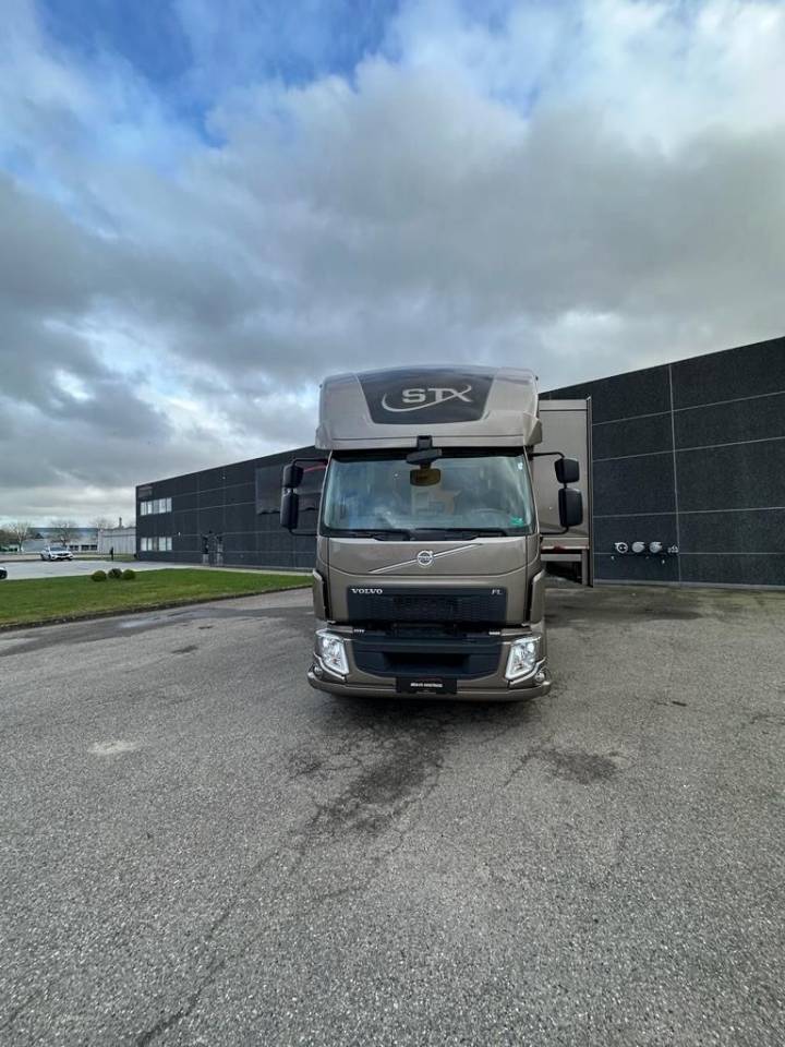 Camion per Cavalli Altra marca VOLVO 0 Occasione