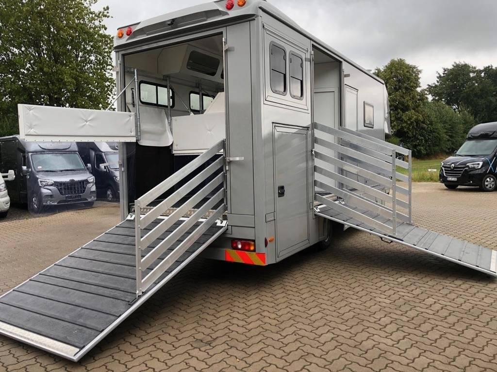 Camion per Cavalli Altra marca FUSO  0 Nuovo