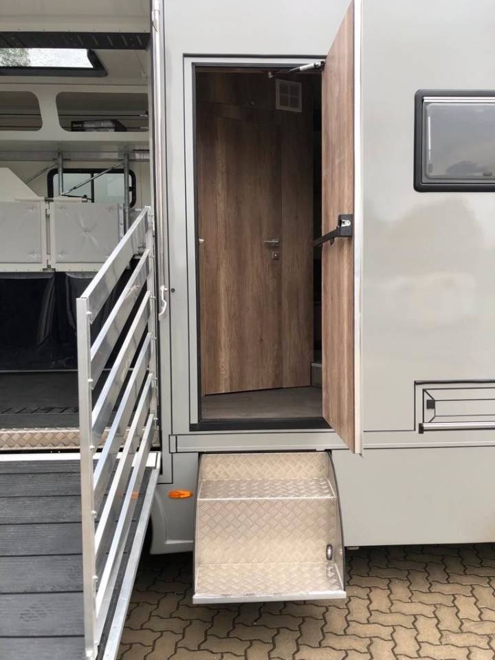 Camion per Cavalli Altra marca FUSO  0 Nuovo