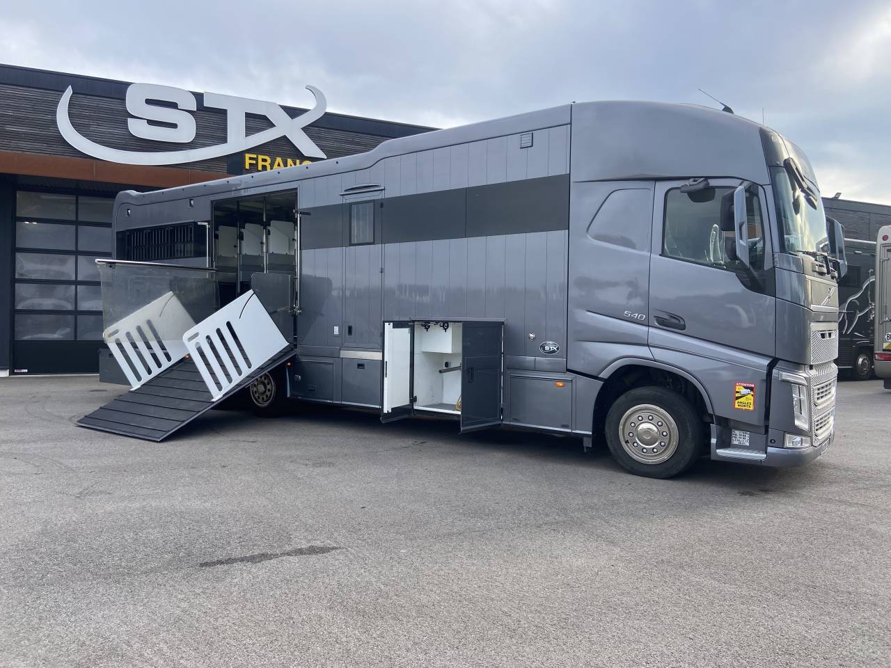 Camion per Cavalli STX  2015 Occasione