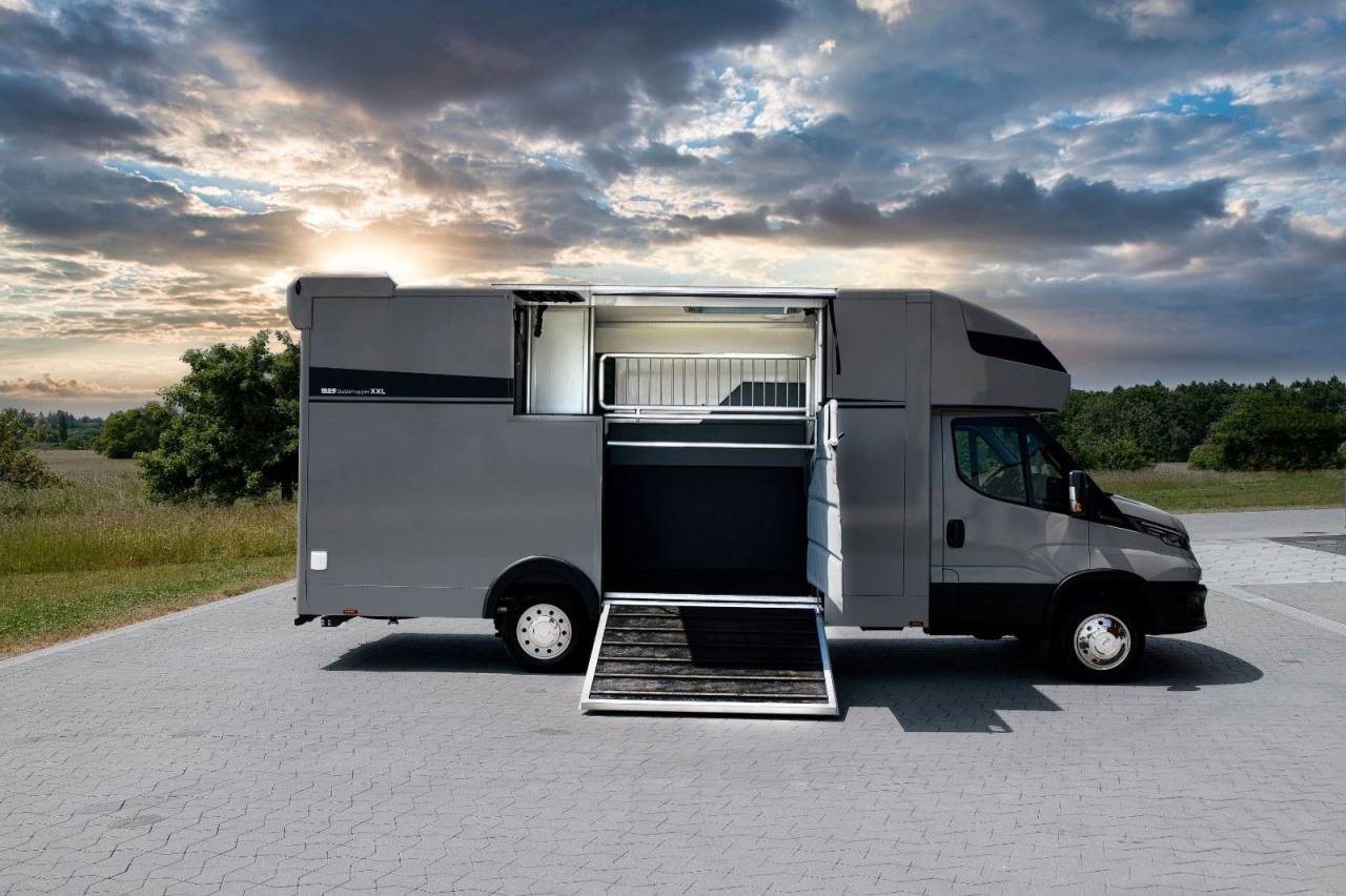 Camion per Cavalli Iveco IVECO 0 Nuovo