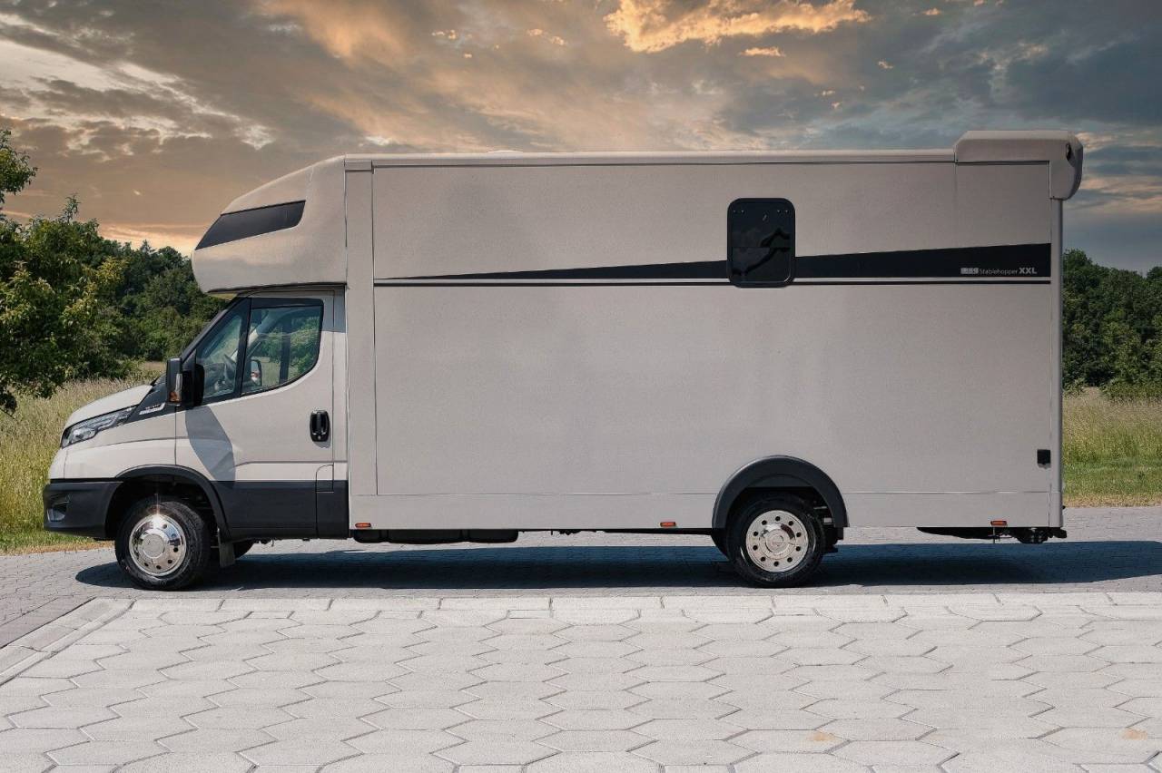 Camion per Cavalli Iveco IVECO 0 Nuovo