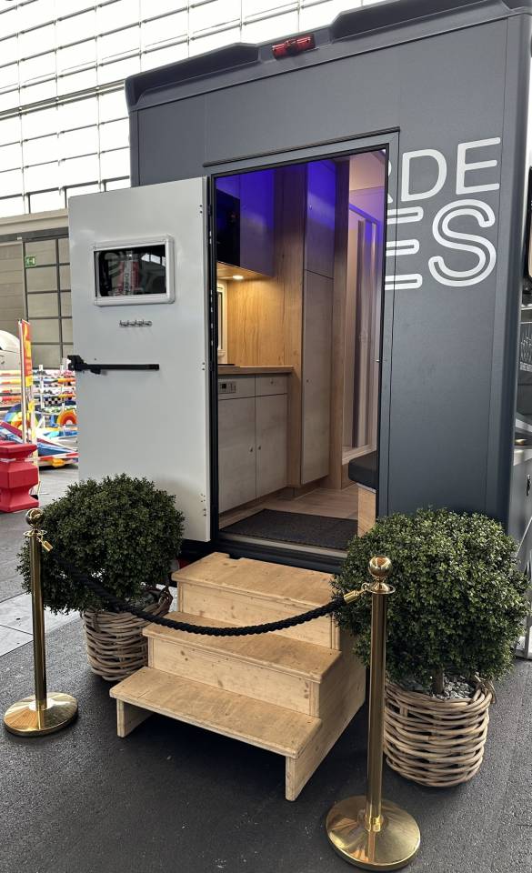 Camion per Cavalli Iveco IVECO 0 Nuovo