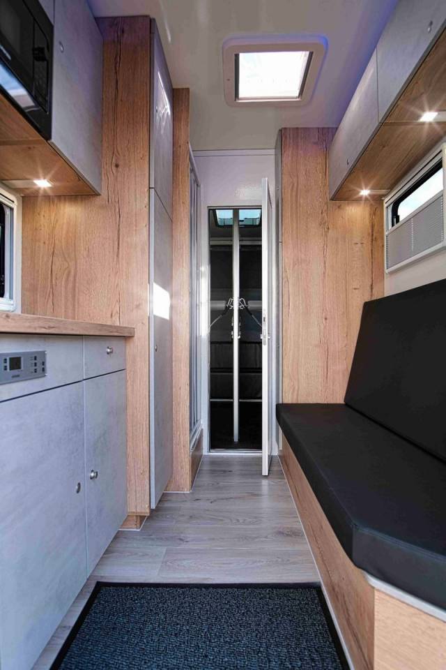 Camion per Cavalli Iveco IVECO 0 Nuovo