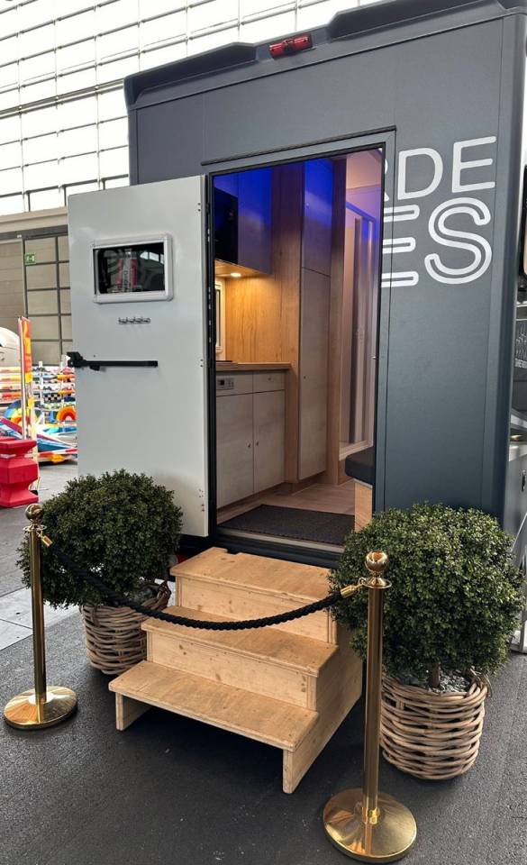 Camion per Cavalli Iveco IVECO 0 Nuovo