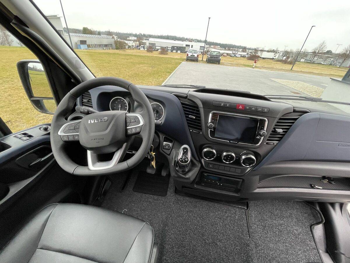 Camion per Cavalli Iveco IVECO 0 Nuovo