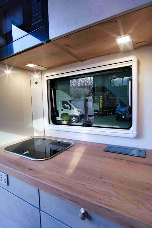 Camion per Cavalli Iveco IVECO 0 Nuovo