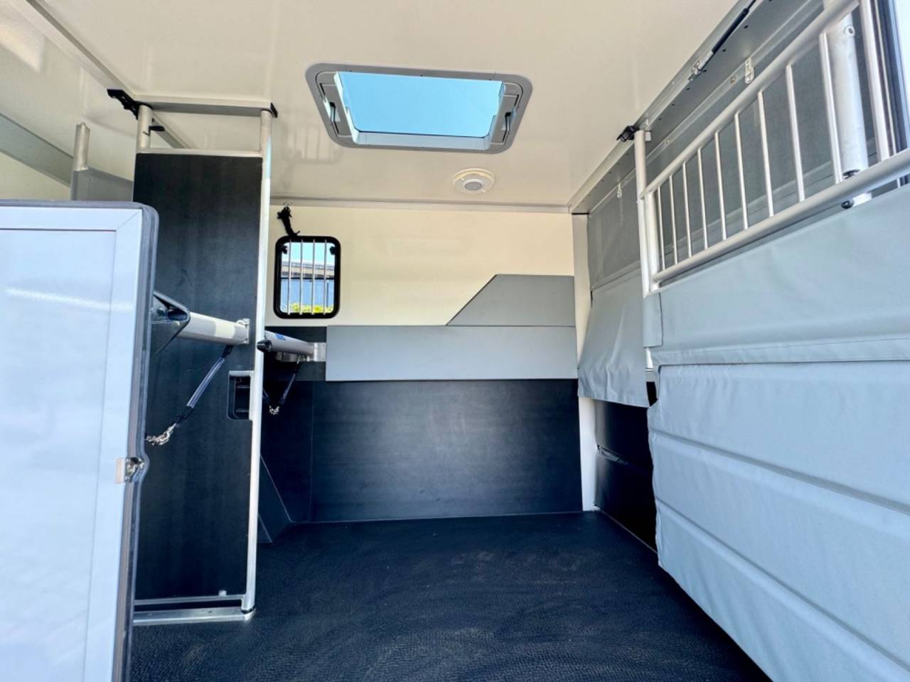 Van per Cavalli Altra marca NISSAN 0 Nuovo