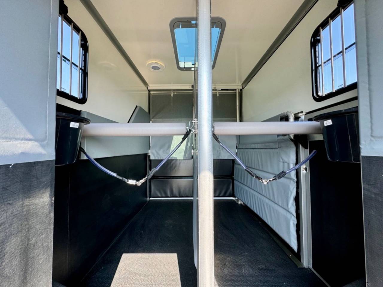 Van per Cavalli Altra marca NISSAN 0 Nuovo