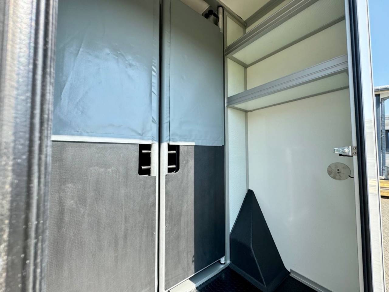 Van per Cavalli Altra marca NISSAN 0 Nuovo