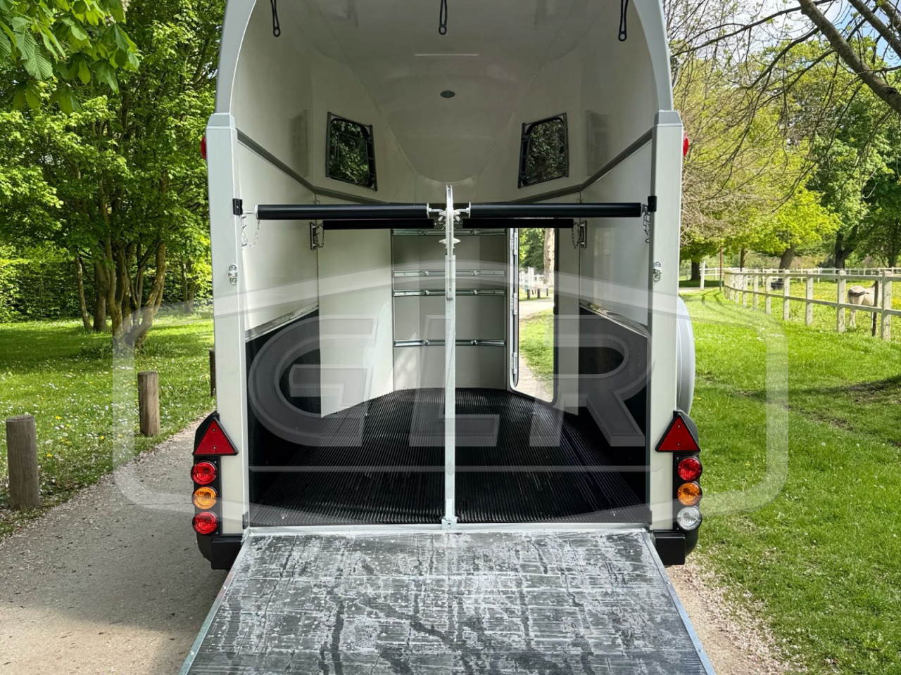 Trailer Ifor Williams HBEECO 2 Cavalli 2025 Nuovo