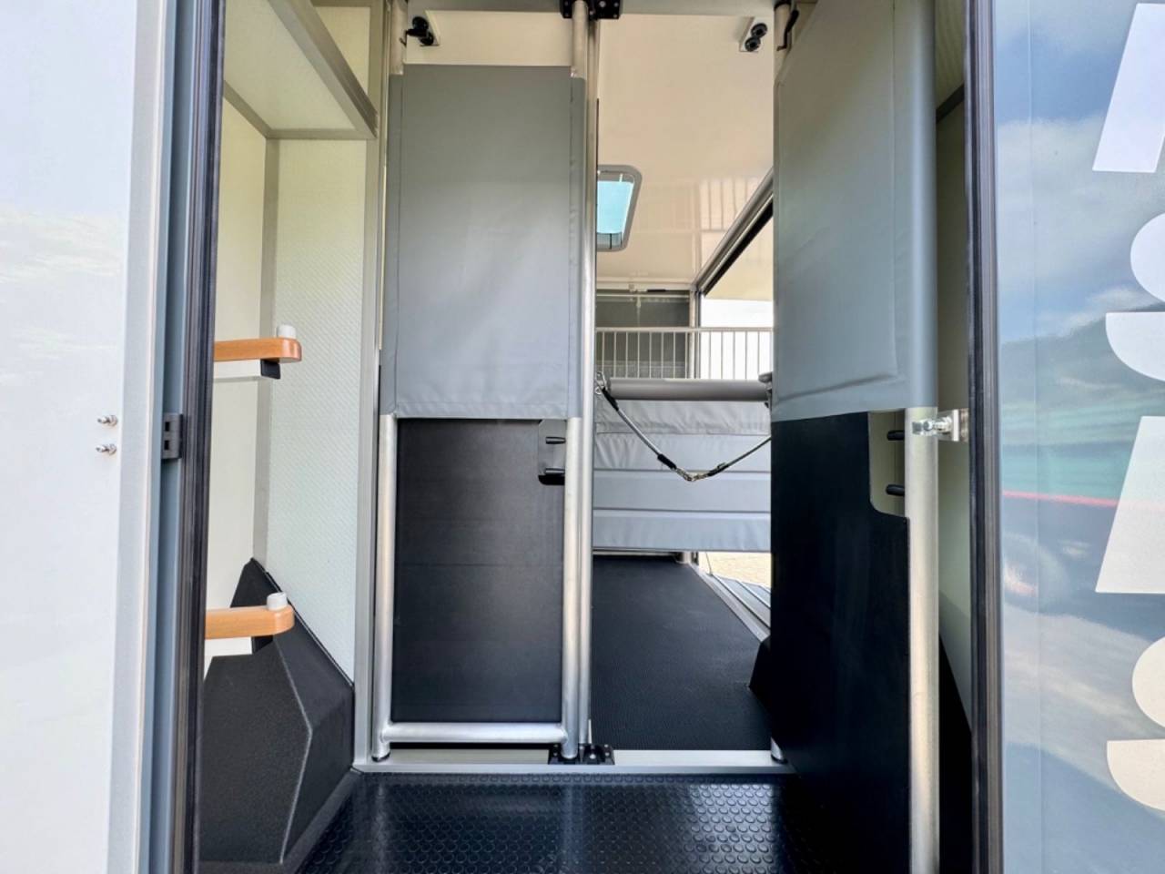 Van per Cavalli Altra marca NISSAN 0 Nuovo