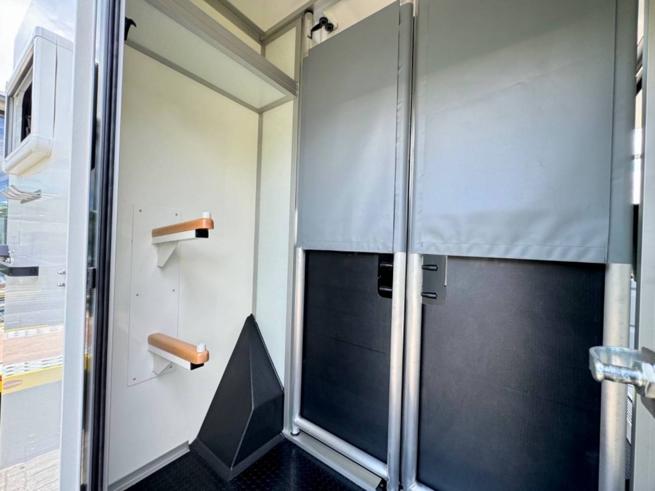 Van per Cavalli Altra marca NISSAN 0 Nuovo