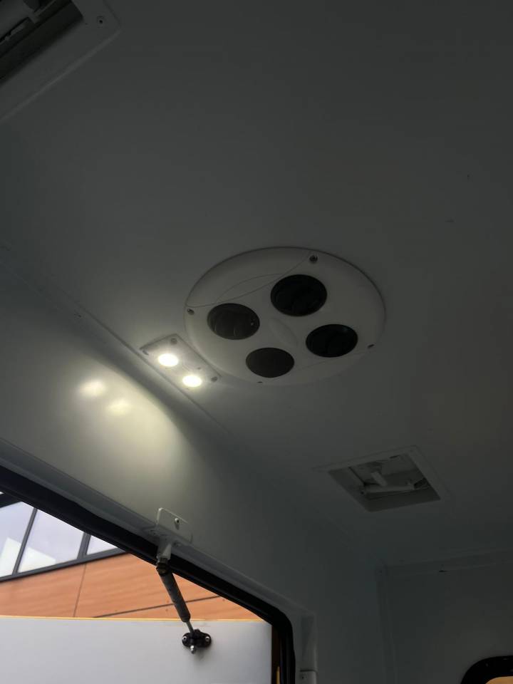 Van per Cavalli Theault PROTEO STALLE 5 PLACES 2017 Occasione