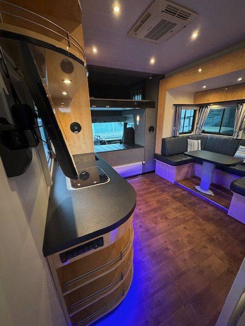 Camion per Cavalli Altra marca VOLVO 0 Occasione