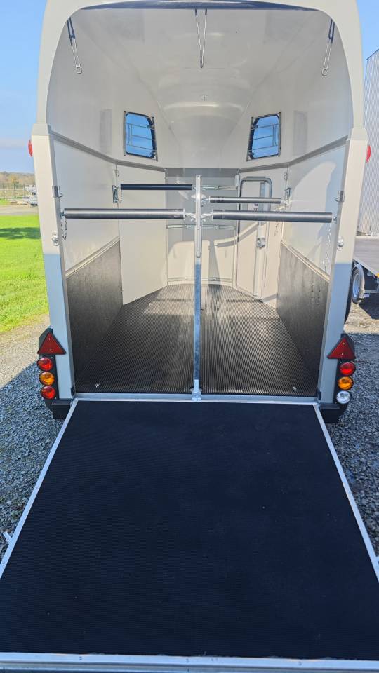 Trailer Ifor Williams HBEco 506 2 Cavalli 2025 Nuovo