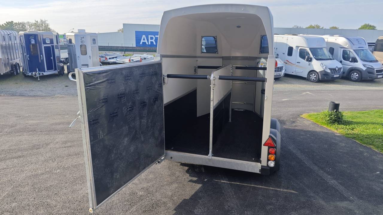 Trailer Ifor Williams HBEco 506 2 Cavalli 2026 Nuovo