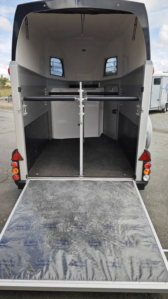 Trailer Ifor Williams Hbe 506 2 Cavalli 2025 Nuovo