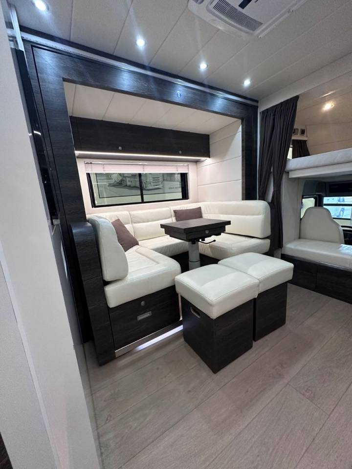 Camion per Cavalli Altra marca VOLVO 0 Occasione