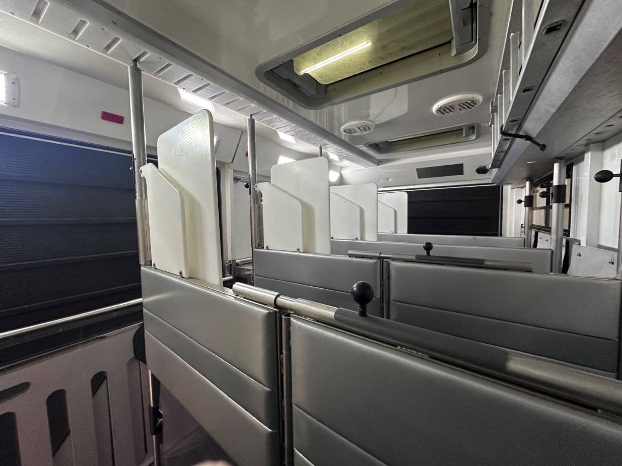 Camion per Cavalli Altra marca VOLVO 0 Occasione