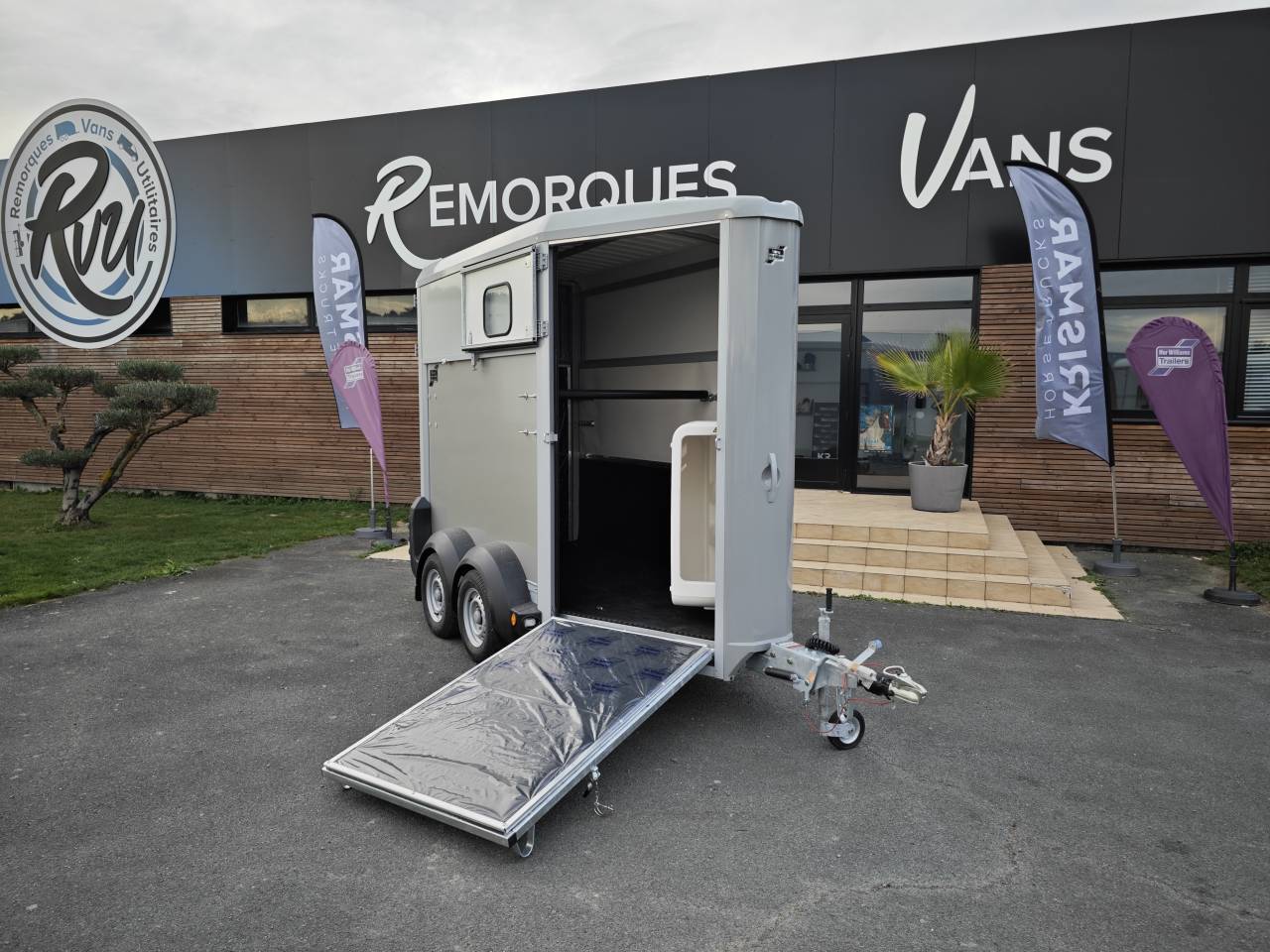 Trailer Ifor Williams Hb403 1,5 Cavalli 2025 Nuovo