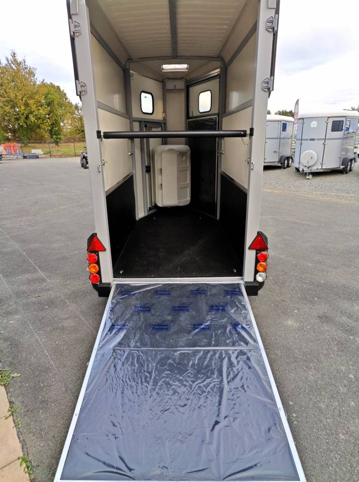 Trailer Ifor Williams Hb403 1,5 Cavalli 2025 Nuovo