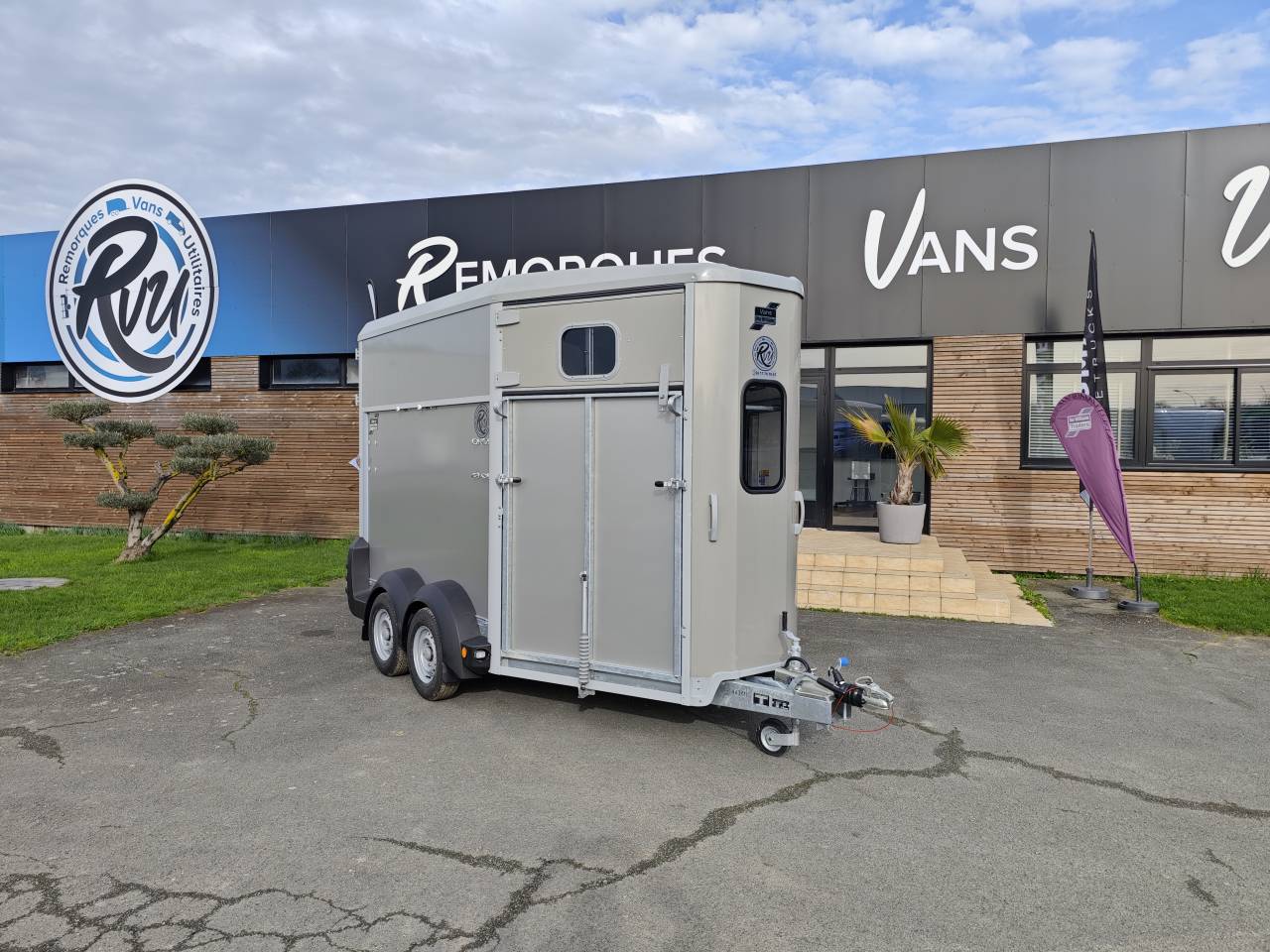 Trailer Ifor Williams Hb511 2 Cavalli 2025 Nuovo