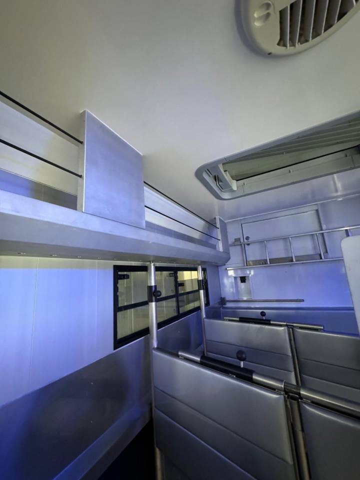 Camion per Cavalli Scania SCANIA 0 Occasione