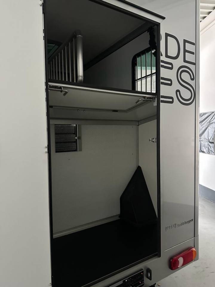 Van per Cavalli Altra marca NISSAN 0 Nuovo