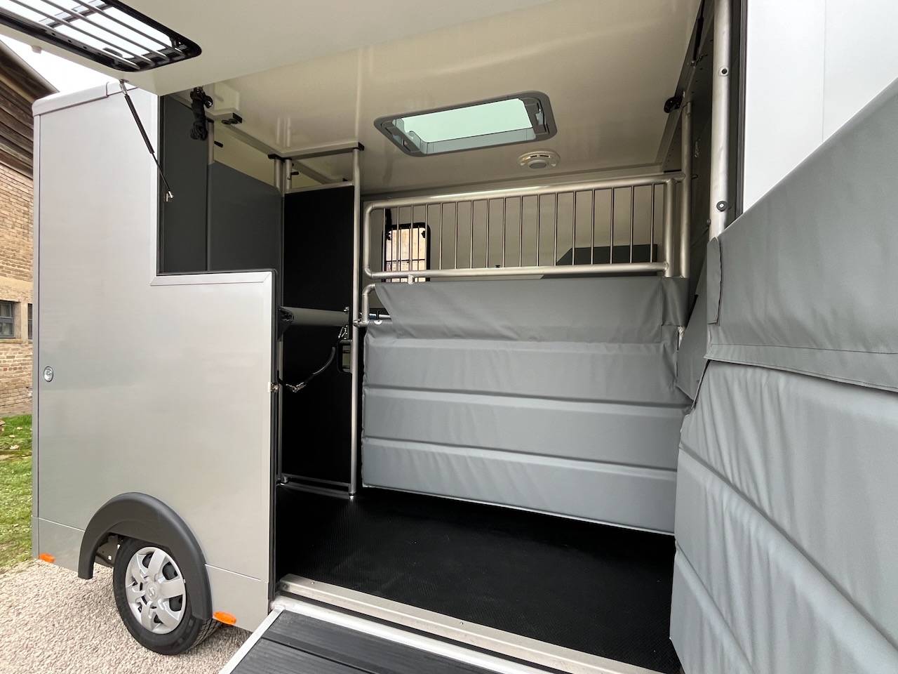 Van per Cavalli Altra marca NISSAN 0 Nuovo