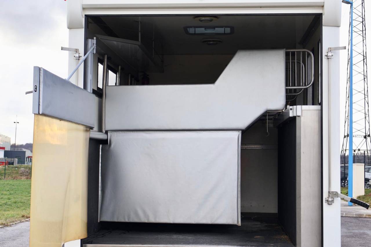 Camion per Cavalli - Altra marca - AK ATEGO 4 CHEVAUX 8.180 2014 Occasione