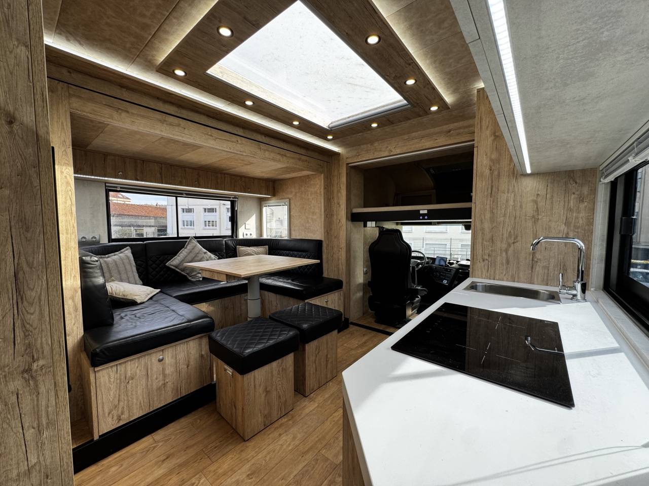 Camion per Cavalli Volvo FH 6  2024 Occasione