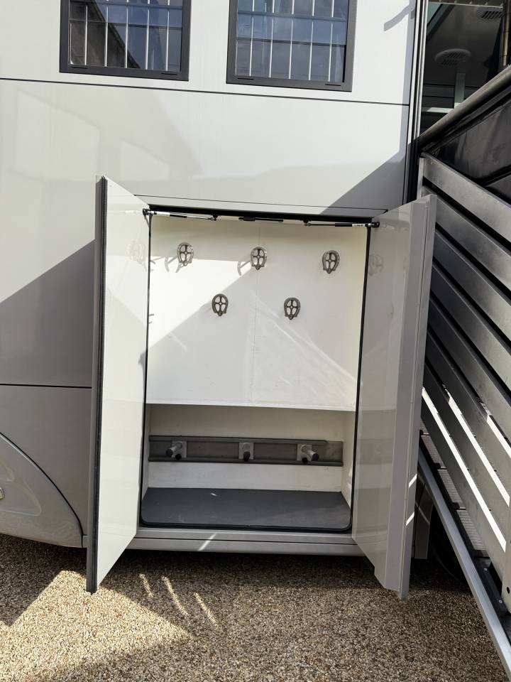 Camion per Cavalli Volvo FH 6  2024 Occasione