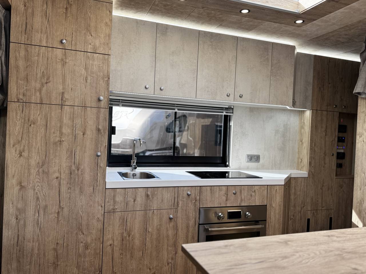 Camion per Cavalli Volvo FH 6  2024 Occasione