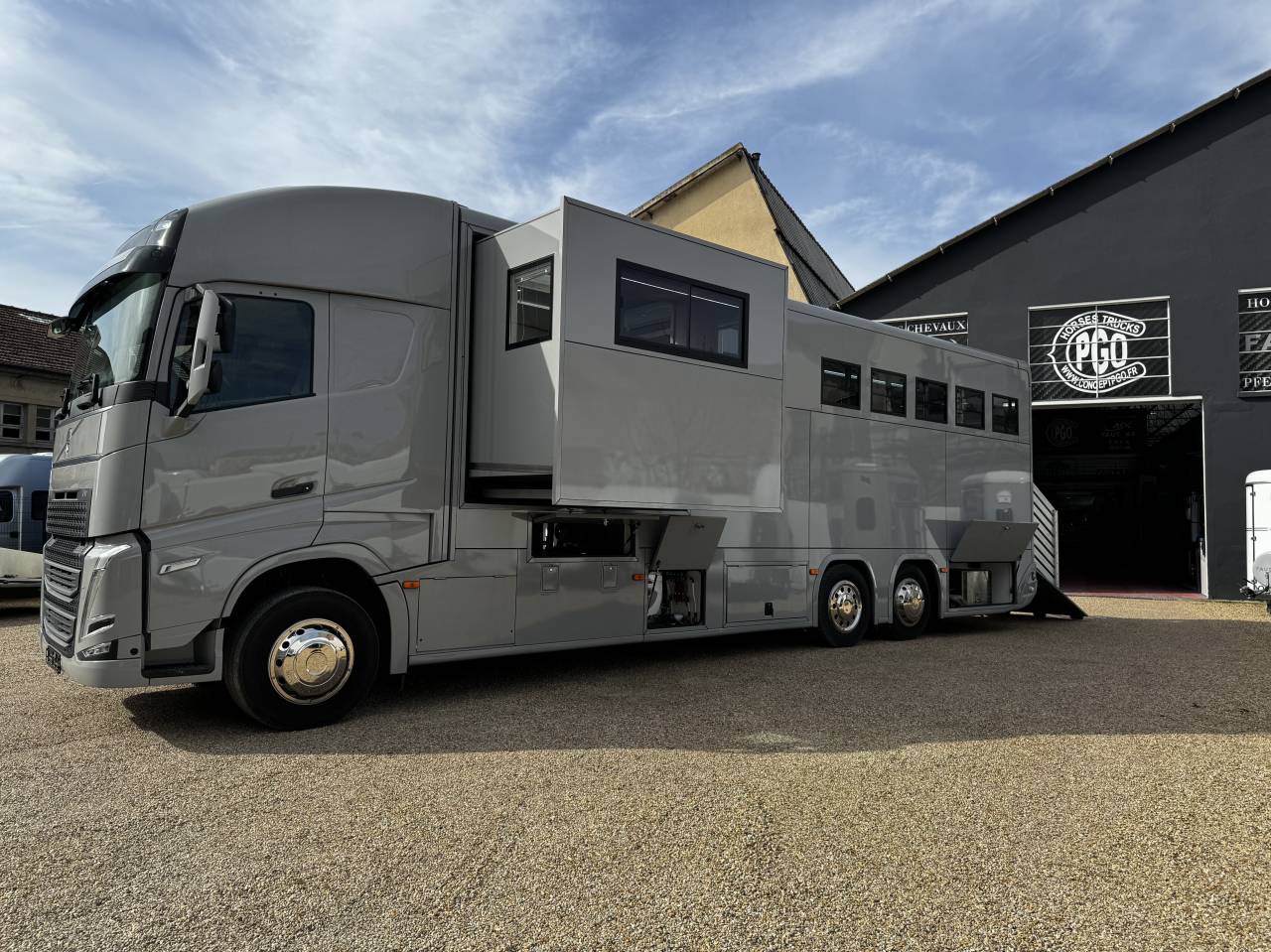 Camion per Cavalli Volvo FH 6  2024 Occasione