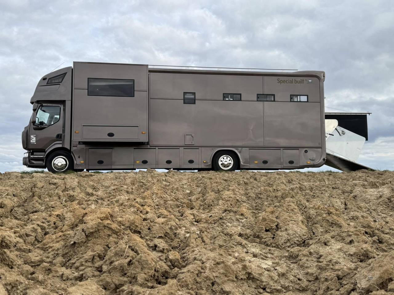 Camion per Cavalli Renault midlum 300 cv 2013 Occasione