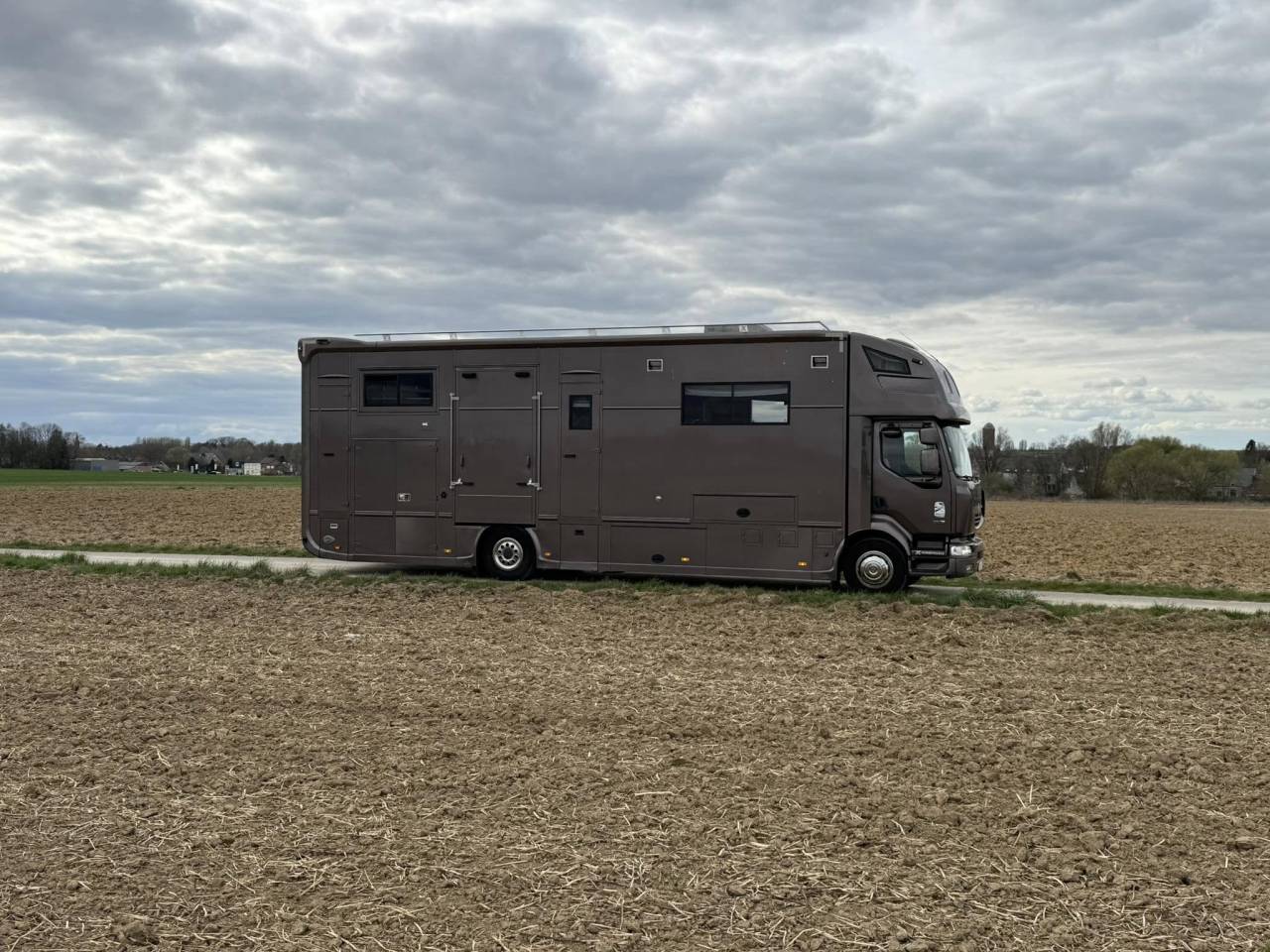 Camion per Cavalli Renault midlum 300 cv 2013 Occasione